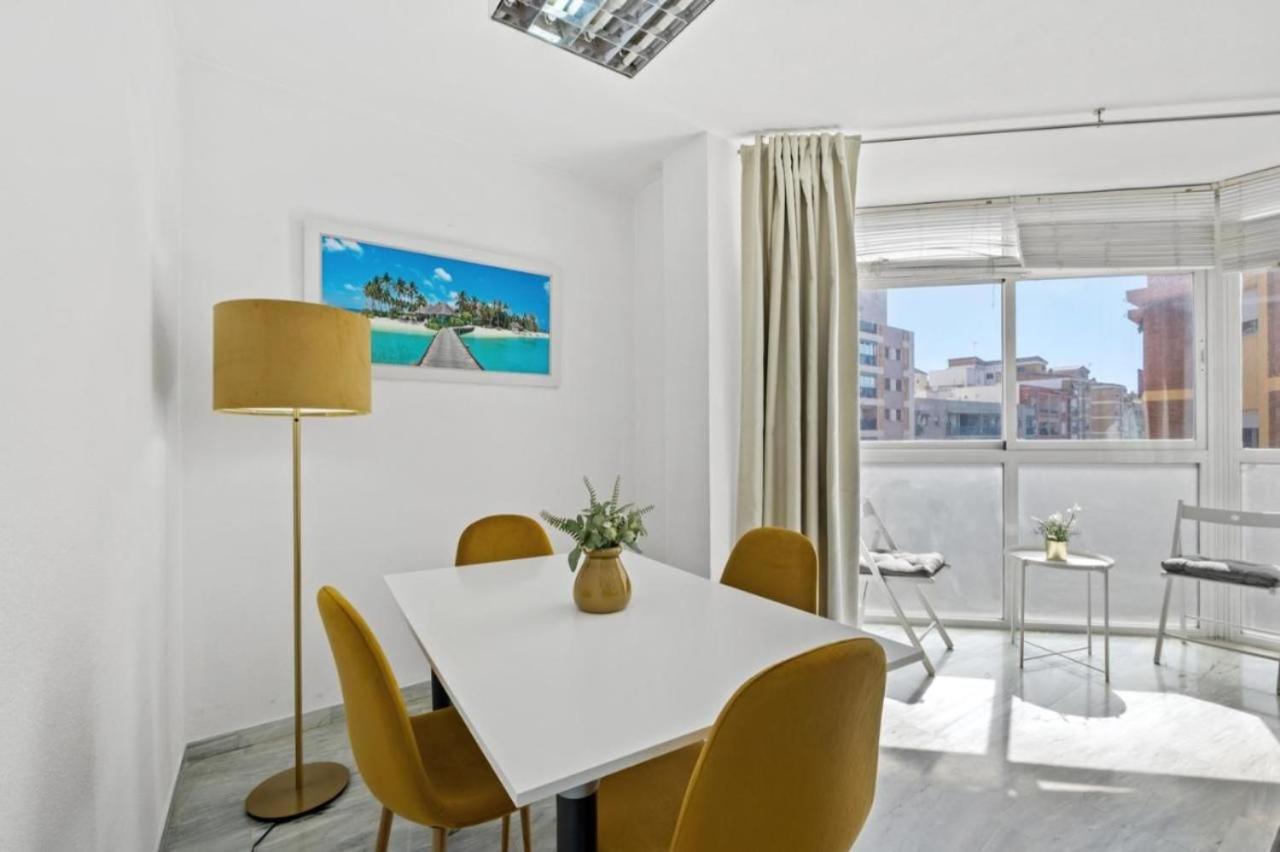 Apartamento Luminoso Cuarteles Daire Málaga Dış mekan fotoğraf