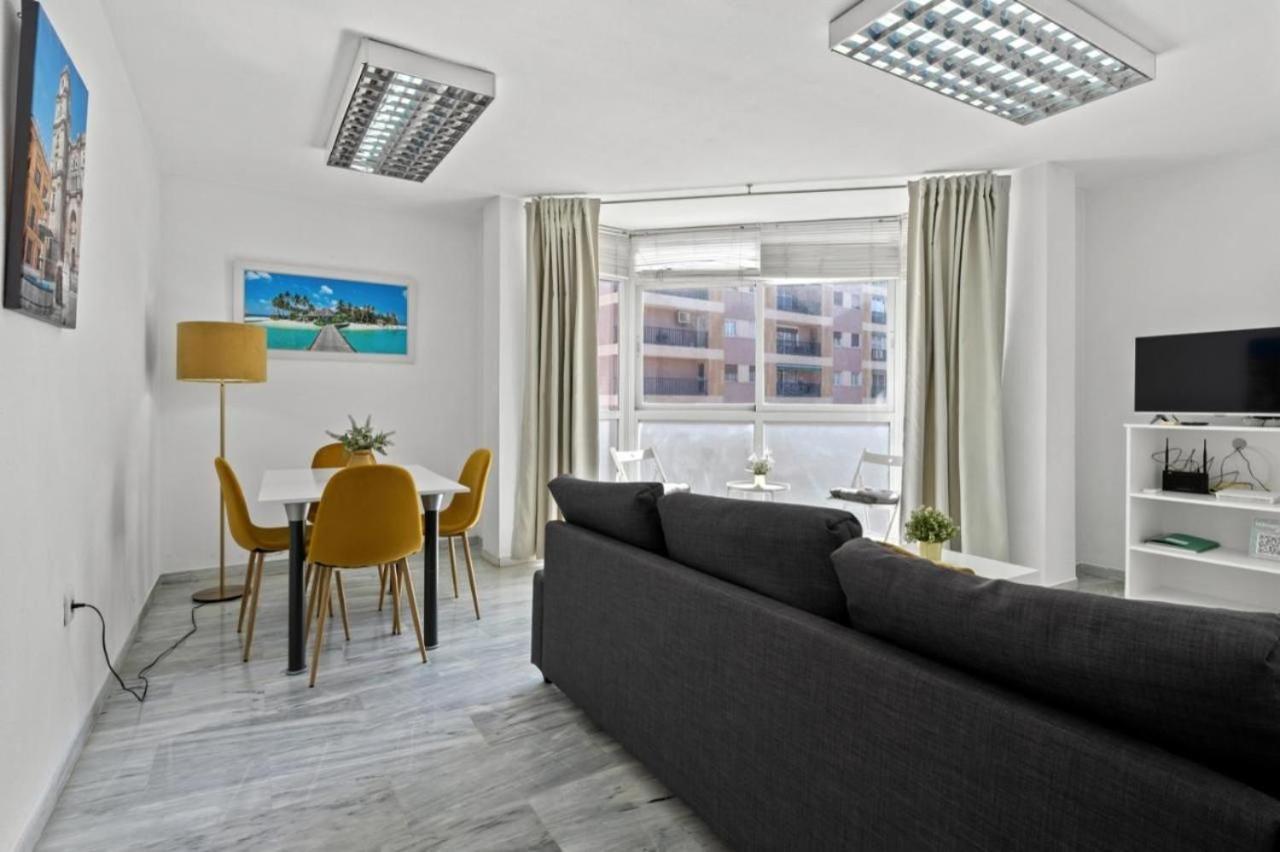 Apartamento Luminoso Cuarteles Daire Málaga Dış mekan fotoğraf