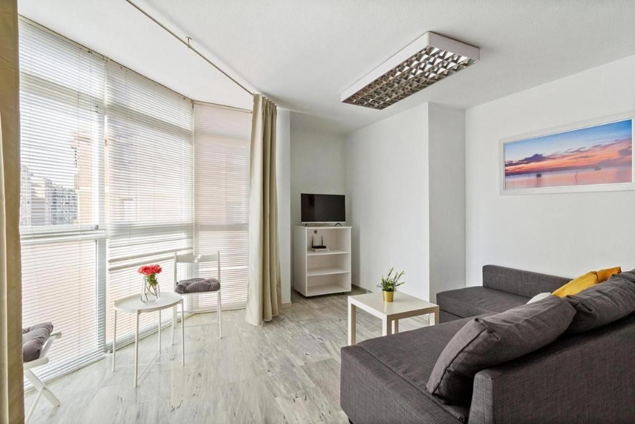 Apartamento Luminoso Cuarteles Daire Málaga Dış mekan fotoğraf